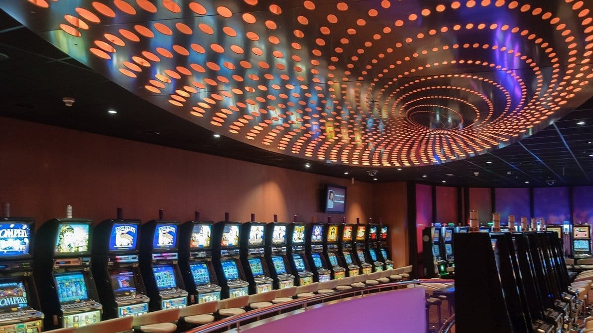 The legendary Holland Casino will soon start operating in the red