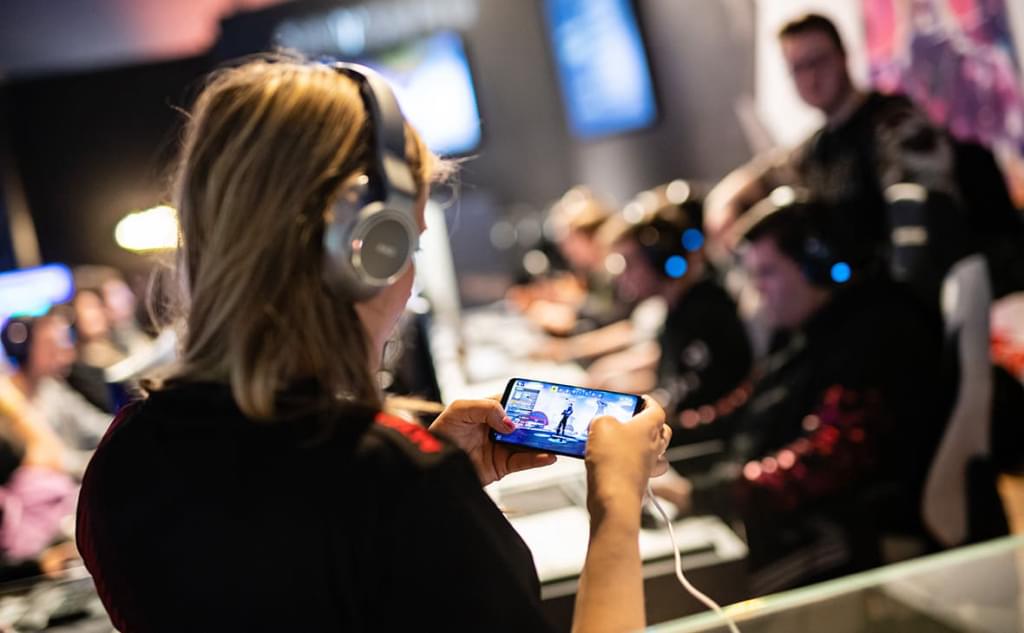 Mobile gambling statistics: useful information for casino operators