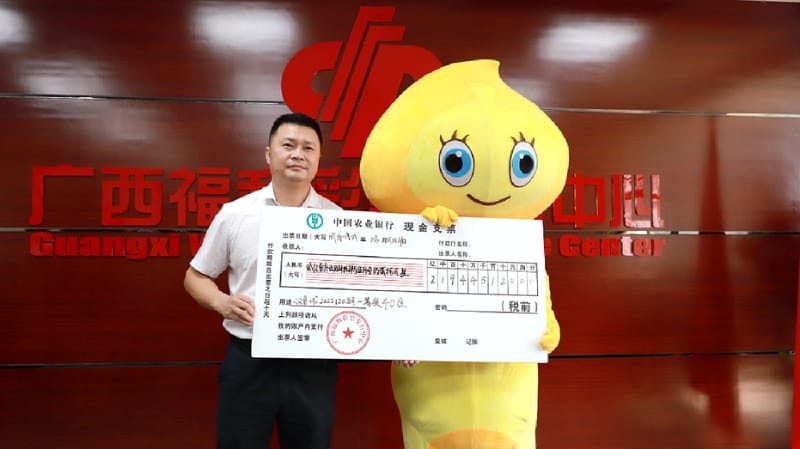 Chinese City Authorities to Give Lottery Tickets to Newlyweds