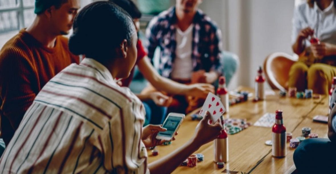 Study Reveals Student Gamblers Are Prone to Overspending
